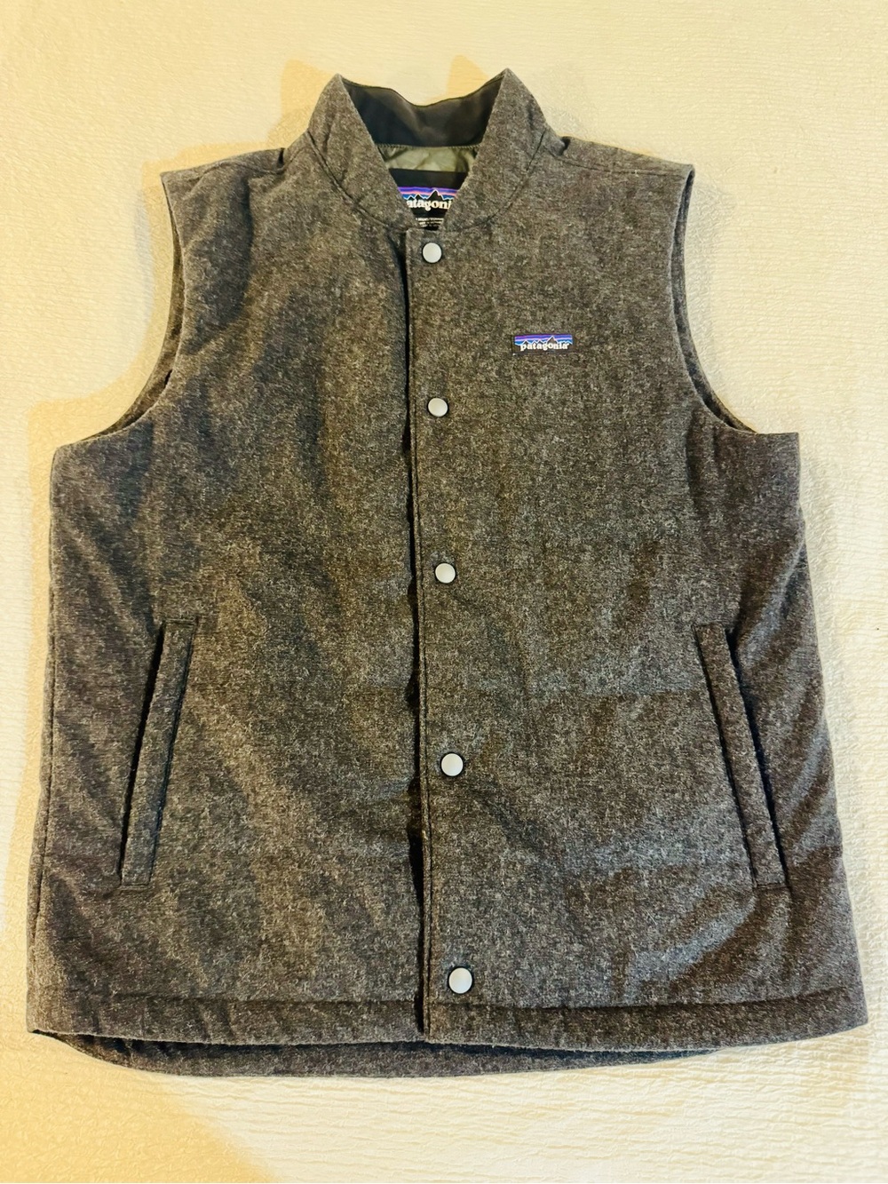 Patagonia Recycled Wool Bomber Men's Charcoal Snap-Front Vest - Picture 8 of 9